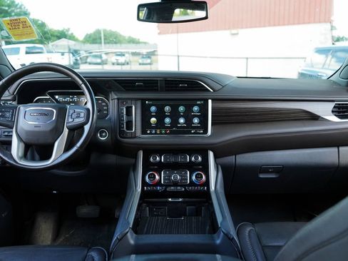 Used 2021 GMC Yukon XL Denali AWD/4WD image 10