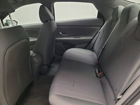 Used 2022 Hyundai Elantra SE FWD image 18