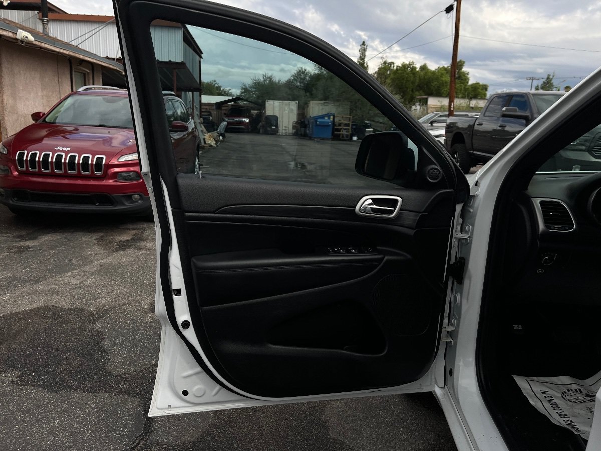 Used 2020 Jeep Grand Cherokee Altitude RWD image 27
