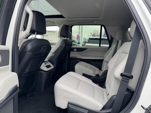 New 2025 Lincoln Navigator Reserve image 12