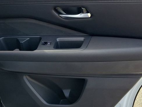 New 2026 Nissan Pathfinder Platinum FWD image 30