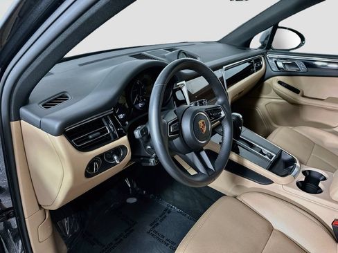 Certified 2026 Porsche Macan AWD/4WD image 4