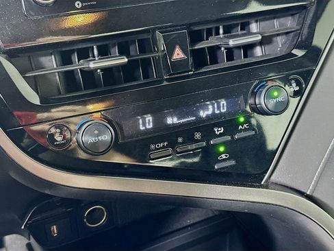 Used 2024 Toyota Camry SE image 25