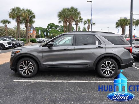 New 2026 Ford Explorer ST-Line RWD image 2