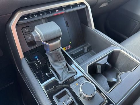 Used 2025 Toyota Tundra Limited AWD/4WD image 29