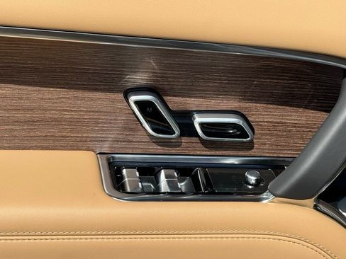 New 2025 Land Rover Range Rover SE image 16
