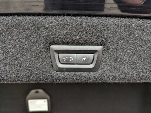 Used 2023 BMW 760i xDrive AWD/4WD image 48