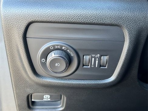 Certified 2023 Jeep Grand Cherokee Limited w/ Black Appearance Package image 19