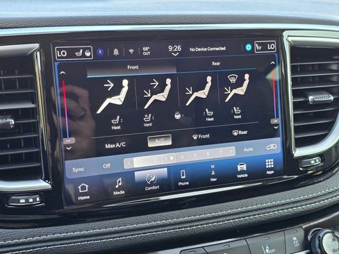 Used 2024 Chrysler Pacifica Limited FWD image 30