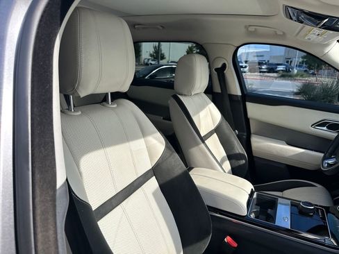 Used 2018 Land Rover Range Rover Velar R-Dynamic SE AWD/4WD image 32