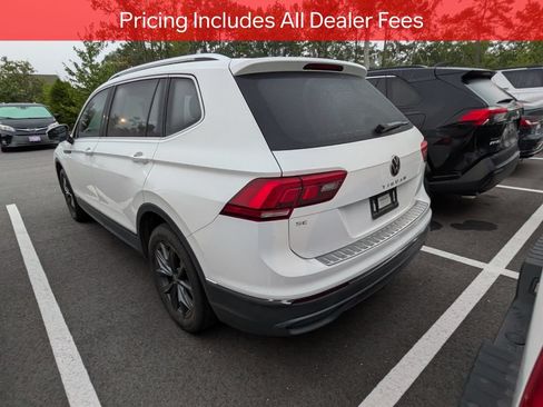 Used 2022 Volkswagen Tiguan SE w/ Panoramic Sunroof Package FWD image 4