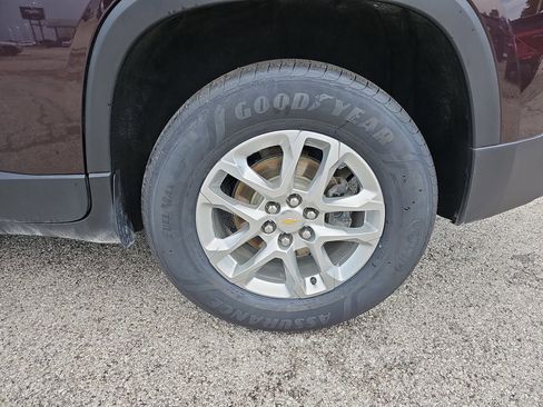 Used 2020 Chevrolet Traverse LT FWD image 40