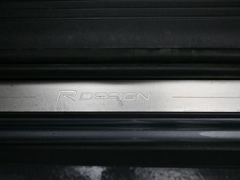 Used 2019 Volvo XC40 T5 R-Design image 24