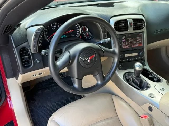 Used 2005 Chevrolet Corvette Coupe w/ Preferred Equipment Group RWD image 16