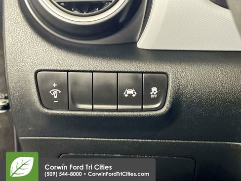 Used 2021 Hyundai Kona SE image 19