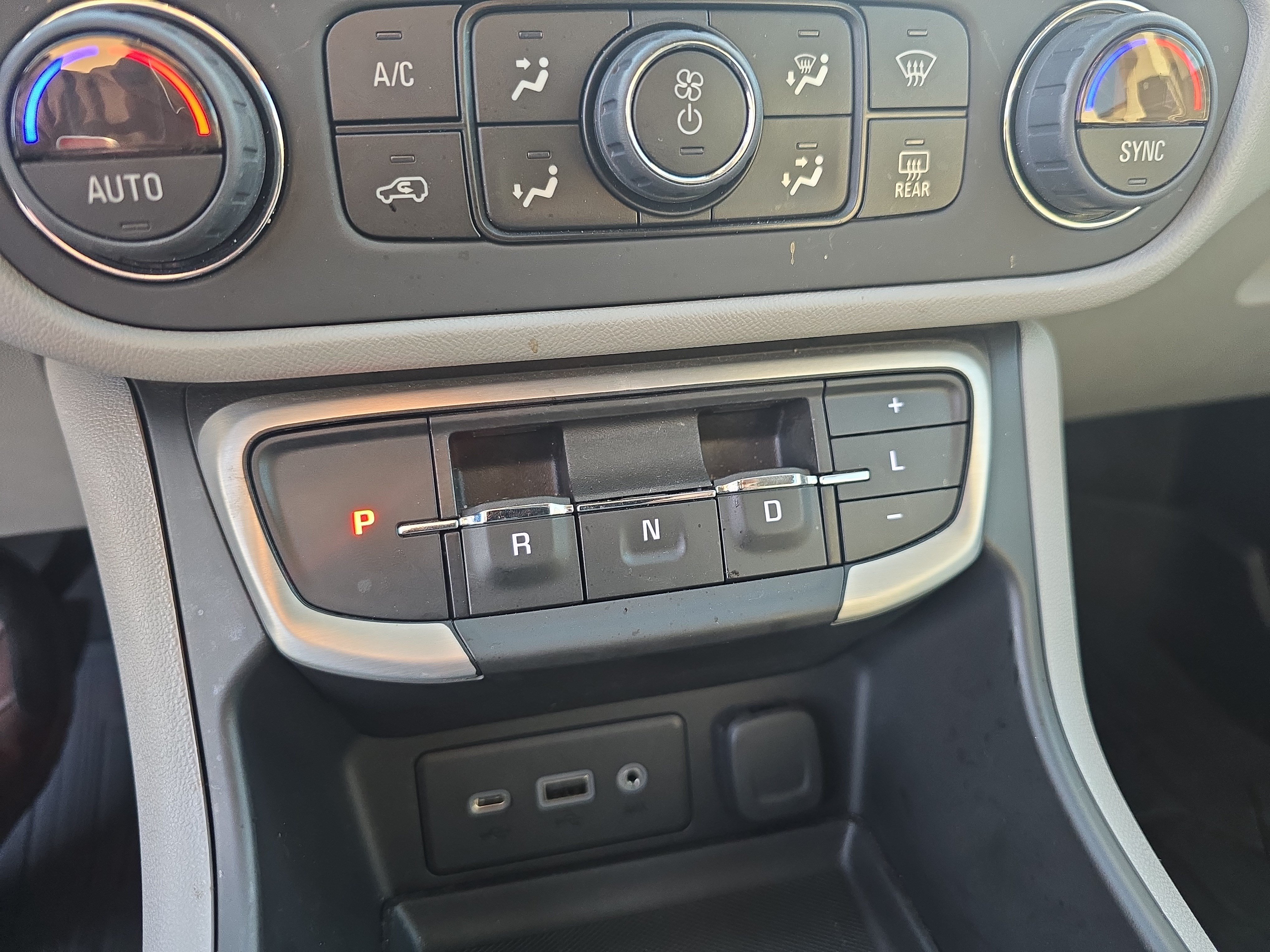 Used 2023 GMC Terrain SLE w/ Driver Convenience Package FWD image 23