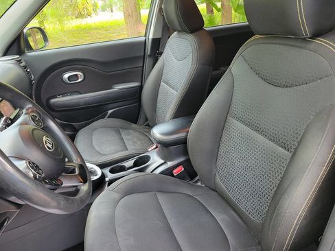 Used 2016 Kia Soul + FWD image 19