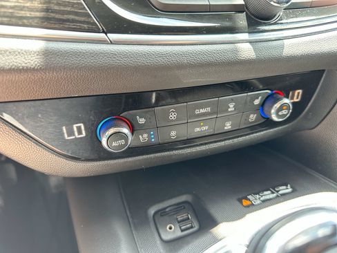 Used 2021 Buick Enclave Avenir w/ Avenir Technology Package FWD image 19