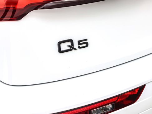 Used 2024 Audi Q5 2.0T Premium w/ Summer of Audi Package image 9