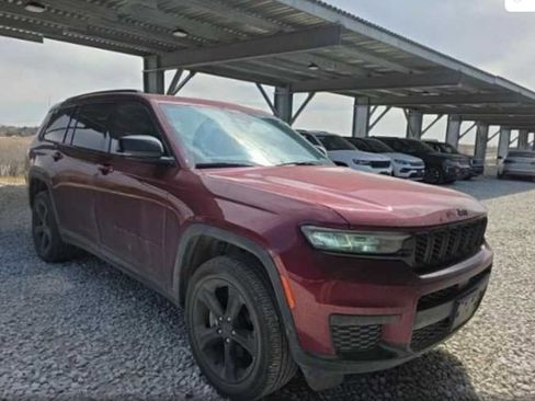 Used 2023 Jeep Grand Cherokee L Laredo image 2