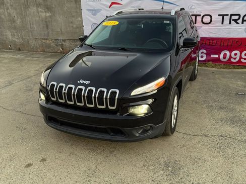 Used 2018 Jeep Cherokee Latitude image 2