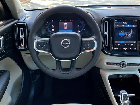 Used 2024 Volvo XC40 B5 Plus w/ Protection Package Premier image 5