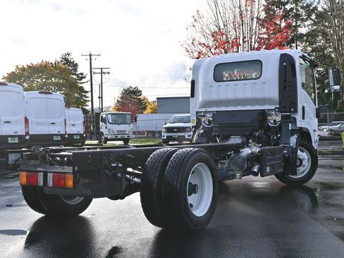 New 2025 Isuzu NPR image 3