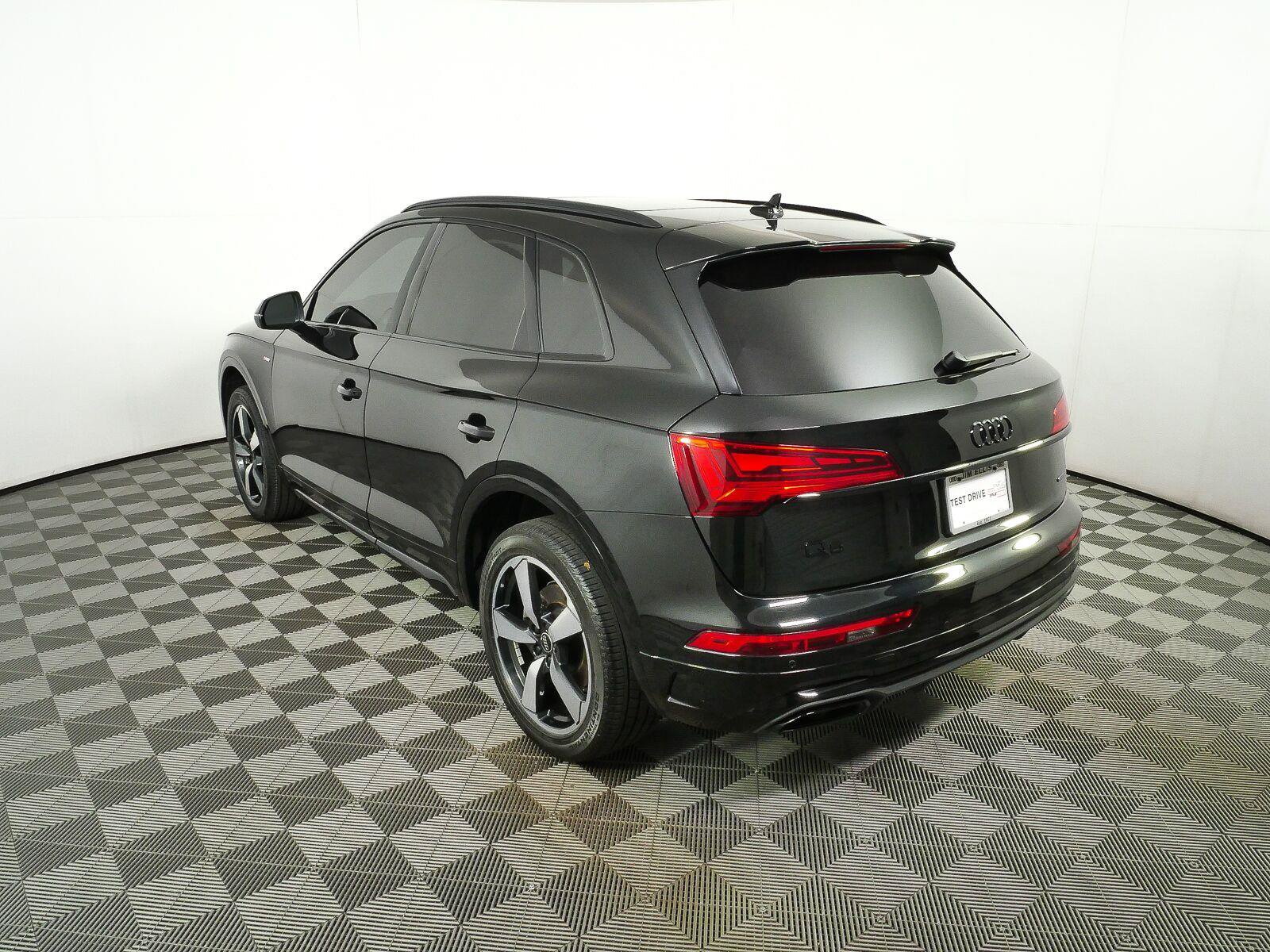 Used 2023 Audi Q5 2.0T Premium Plus AWD/4WD image 25