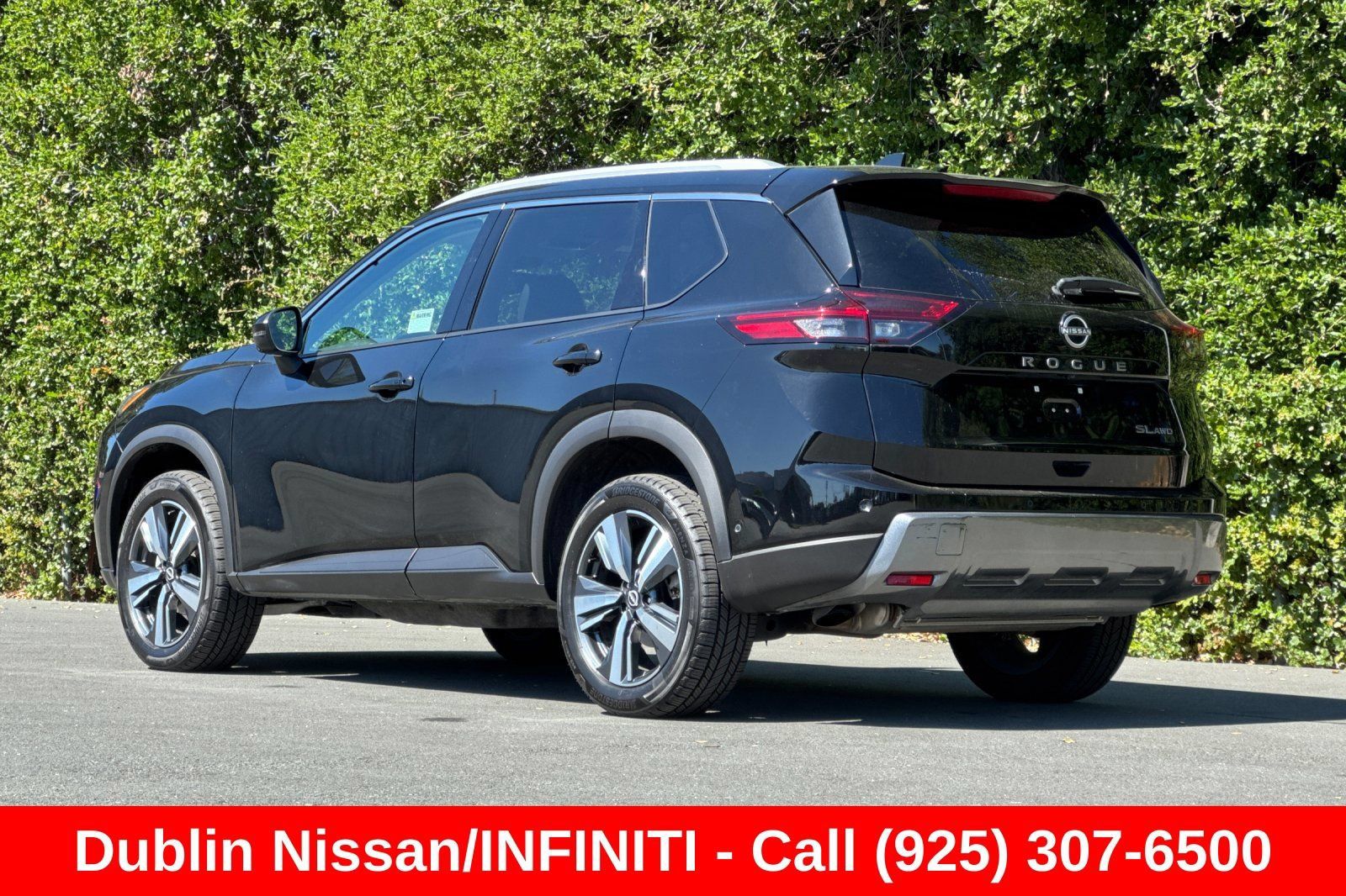 Used 2024 Nissan Rogue SL AWD/4WD image 6