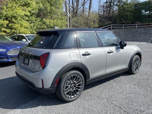 Used 2026 MINI Cooper 4-Door Hardtop FWD image 4