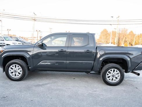 Used 2024 Toyota Tacoma SR5 image 7