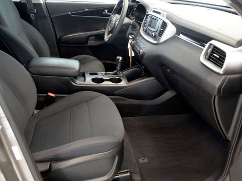 Used 2018 Kia Sorento L image 29