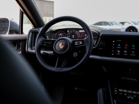 Certified 2025 Porsche Cayenne Coupe image 26