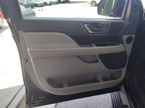 Used 2023 Lincoln Navigator Reserve AWD/4WD image 22