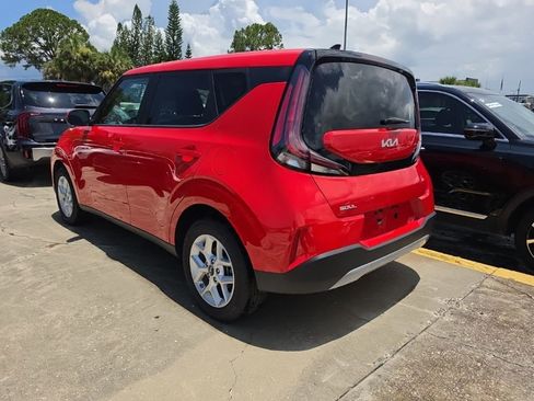 Certified 2025 Kia Soul LX w/ LX Technology Package FWD image 11