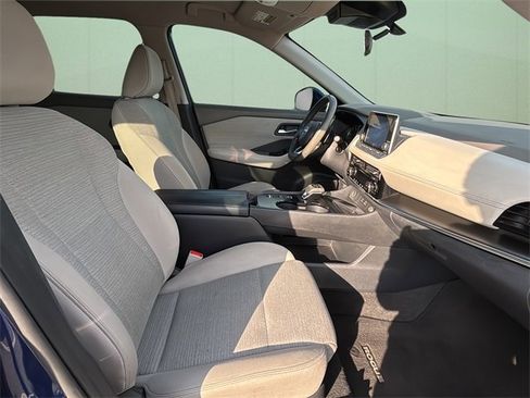 Used 2023 Nissan Rogue SV image 40