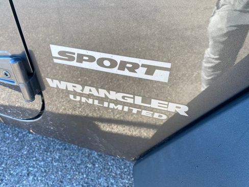 Used 2017 Jeep Wrangler Unlimited Sport w/ Quick Order Package 24S image 31