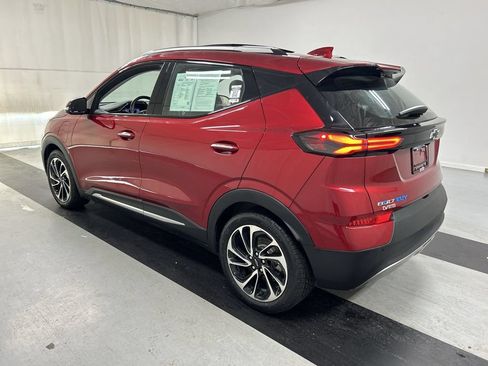 Certified 2023 Chevrolet Bolt EUV Premier w/ Sun & Sound Package FWD image 7