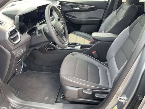 Used 2025 Chevrolet TrailBlazer LT AWD/4WD image 12