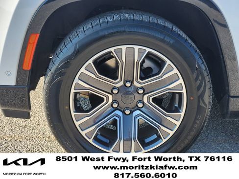 Used 2024 Jeep Wagoneer L Series II w/ Flexible Seating Group AWD/4WD image 9