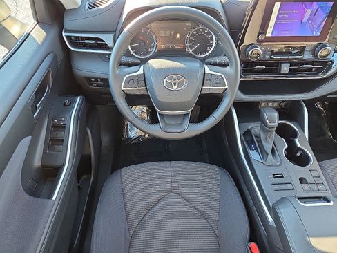 Certified 2024 Toyota Highlander LE image 13