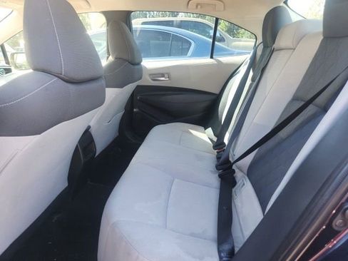 Used 2020 Toyota Corolla LE FWD image 12