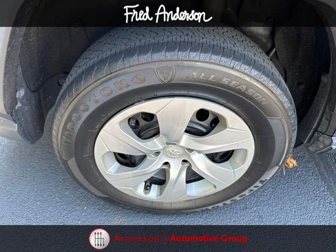 Used 2019 Toyota RAV4 LE FWD image 15