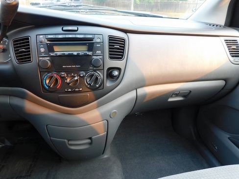 Used 2004 MAZDA MPV LX FWD image 9