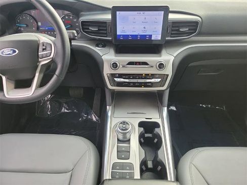 Certified 2021 Ford Explorer XLT w/ Equipment Group 202A image 15
