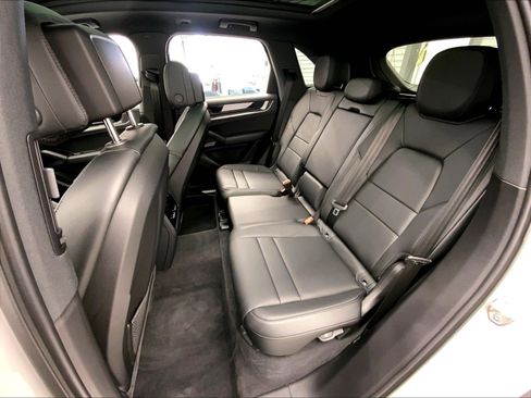 Certified 2024 Porsche Cayenne S AWD/4WD image 24