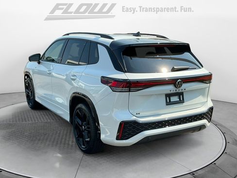 New 2026 Volkswagen Tiguan SE R-Line image 5