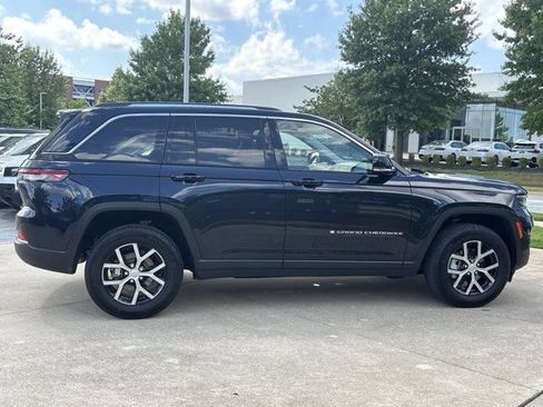 Used 2024 Jeep Grand Cherokee Limited AWD/4WD image 2