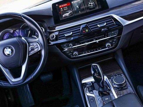 Used 2019 BMW 530e image 19