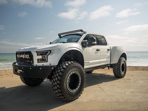 Used 2020 Ford F250 Platinum w/ FX4 Off-Road Package image 2